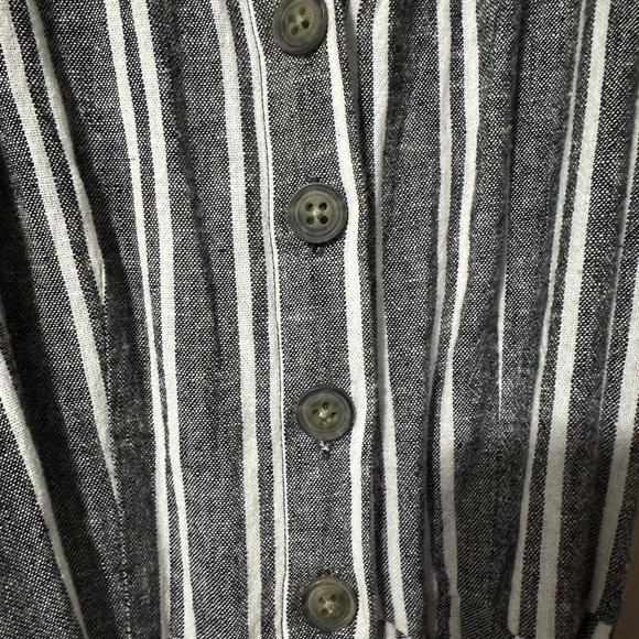 Who What Wear Gray and White Striped Pleated Jumpsuit with Belt - Picture 4 of 8